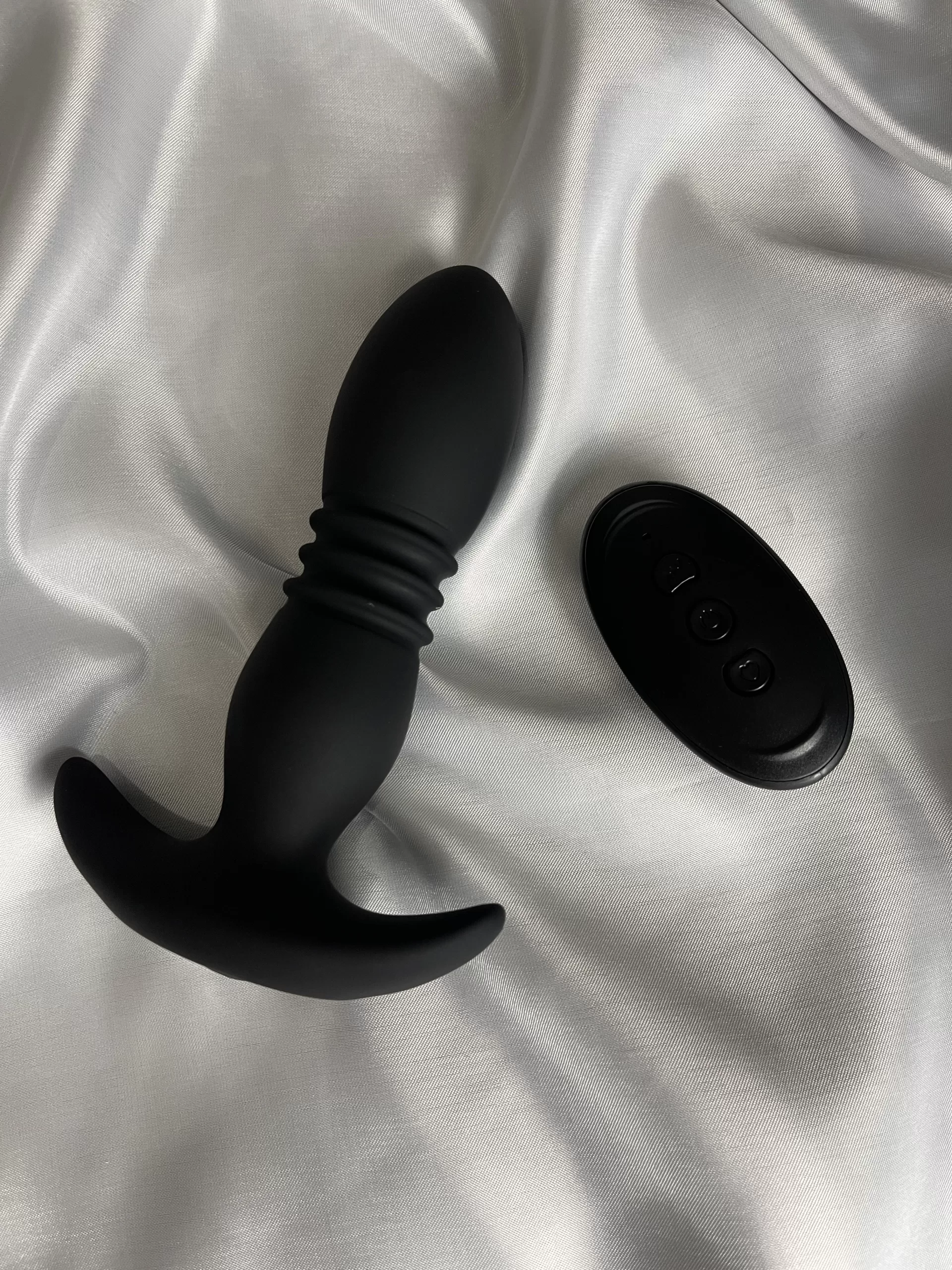 PLUG ANAL COM VIBRADOR E VAI E VEM - SI - D Thouch Sexy Boutique